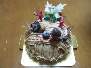 有名ケーキ屋さんの栗のクリスマスケーキ