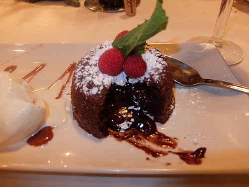 “中がトロトロのチョコレートケーキ@Morton's