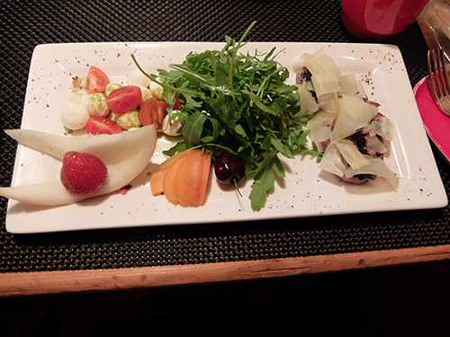 “チーズと野菜たっぷりの牛肉のカルパッチョ@Barry’s”