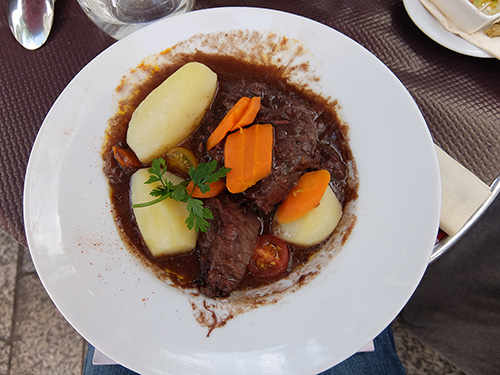 “牛肉の煮込み料理@シャンゼリゼ通りのCafe