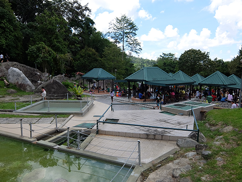 “ポーリン温泉@キナバル公園”