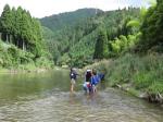 南丹市美山町自然文化村で川遊び